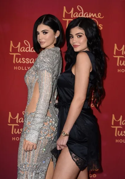 І сміх, і сльози як виглядають воскові фігури зірок деми ловато (сміх) І сміх, і сльози як виглядають воскові фігури зірок деми ловато