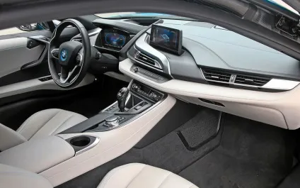 Bmw i8 і delorean dmc-12