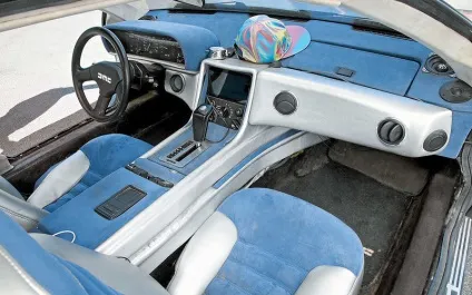 Bmw i8 і delorean dmc-12