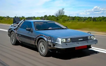 Bmw i8 і delorean dmc-12