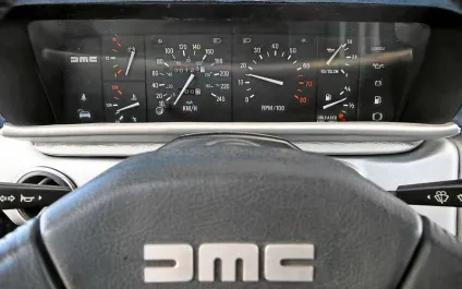 Bmw i8 і delorean dmc-12