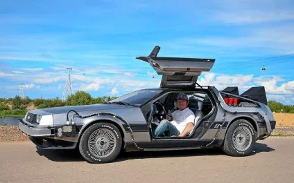 Bmw i8 і delorean dmc-12