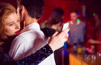 Як залишитися пристойною людиною в епоху tinder і швидкого сексу, time out (tinder) Як залишитися пристойною людиною в епоху tinder і швидкого сексу, time out