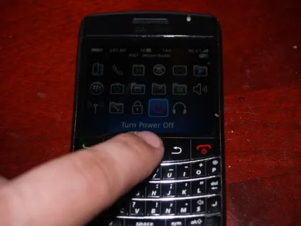 Як розібрати телефон rim blackberry bold 9700 - блогофоліо роману паулова (Викриття допомогою викрутки-зірочки) Як розібрати телефон rim blackberry bold 9700 - блогофоліо роману паулова