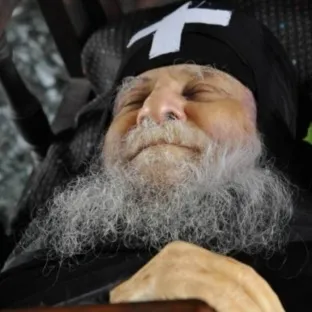 Чого варто очікувати, якщо небіжчик в труні посміхається (посміхається) Чого варто очікувати, якщо небіжчик в труні посміхається