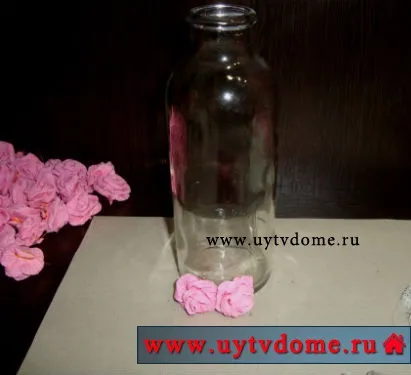 Паперові троянди на вазі або бронзова ваза з трояндами з паперу (бронзова) Паперові троянди на вазі або бронзова ваза з трояндами з паперу