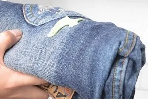 Як прибрати жуйку з джинс перевірені способи
