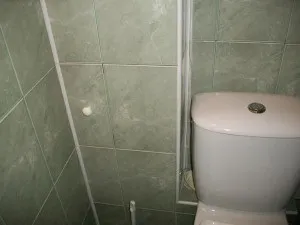Як закрити труби в туалеті - 7 способів з фото і відео (закрити труби туалеті) Як закрити труби в туалеті - 7 способів з фото і відео
