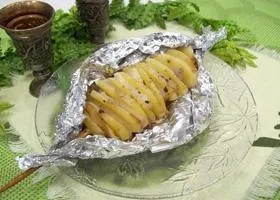 Картопляний шашлик з салом рецепт в духовці (шашлик з салом в духовці) Картопляний шашлик з салом рецепт в духовці
