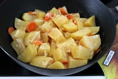 Картопля, тушкований в сметані - покроковий рецепт з фото як приготувати (сметані) Картопля, тушкований в сметані - покроковий рецепт з фото як приготувати