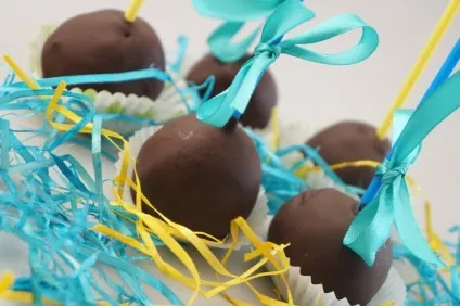 Кейк-попси (cake pops) - покрокові фото і відео рецепти (кожного кексу покласти) Кейк-попси (cake pops) - покрокові фото і відео рецепти