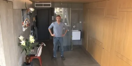 Коли він придбав це житло, знайомі вважали його ненормальним (знайомі) Коли він придбав це житло, знайомі вважали його ненормальним