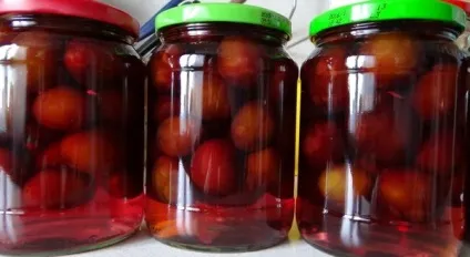 Компот із слив рецепт з кісточками на зиму, варити з замороженої, фото, відео