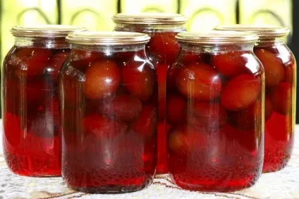 Компот із слив рецепт з кісточками на зиму, варити з замороженої, фото, відео