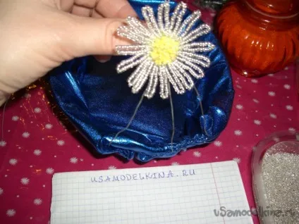 Кошик - конфетніца з ромашками з бісеру (ромашками) Кошик - конфетніца з ромашками з бісеру