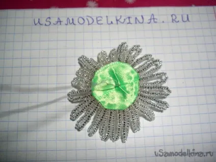Кошик - конфетніца з ромашками з бісеру (зеленого рожевого кольорів) Кошик - конфетніца з ромашками з бісеру