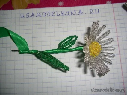 Кошик - конфетніца з ромашками з бісеру (бісеру) Кошик - конфетніца з ромашками з бісеру