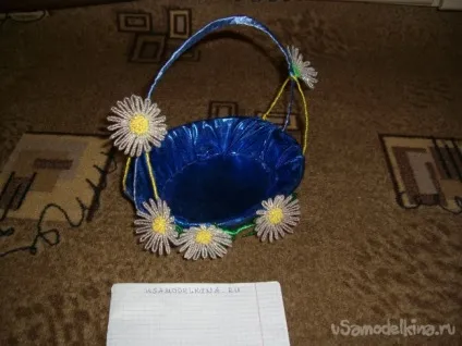 Кошик - конфетніца з ромашками з бісеру (волосінь нижньої сторони) Кошик - конфетніца з ромашками з бісеру