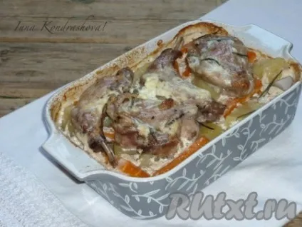 Кролик з картоплею і сметаною в духовці - рецепт з фото