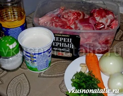 Кролик в сметані в мультиварці