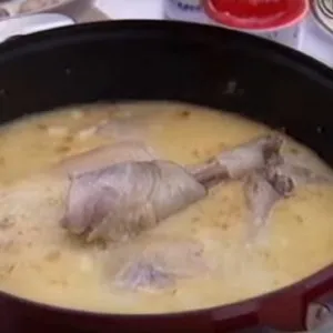 Курка в сметанному соусі