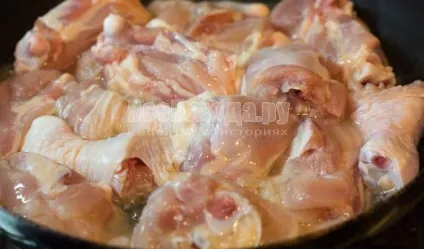 Курка обжареная з грибами в сметанному соусі, рецепт з покроковими фото, всі страви (курка) Курка обжареная з грибами в сметанному соусі, рецепт з покроковими фото, всі страви