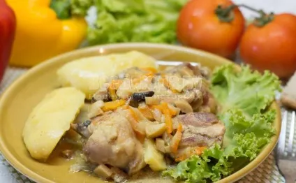 Курка обжареная з грибами в сметанному соусі, рецепт з покроковими фото, всі страви (курка з грибами в сметанному соусі) Курка обжареная з грибами в сметанному соусі, рецепт з покроковими фото, всі страви