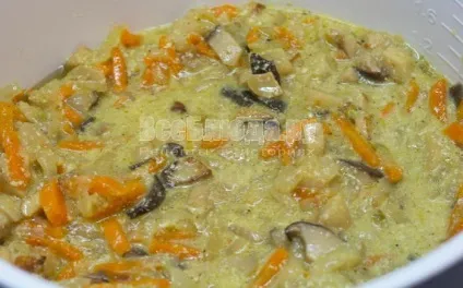 Курка обжареная з грибами в сметанному соусі, рецепт з покроковими фото, всі страви (курка з грибами в сметанному соусі) Курка обжареная з грибами в сметанному соусі, рецепт з покроковими фото, всі страви