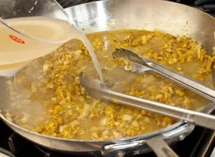 Шматочки курки в сметанному соусі - покроковий рецепт з фото на (рецепти) Шматочки курки в сметанному соусі - покроковий рецепт з фото на