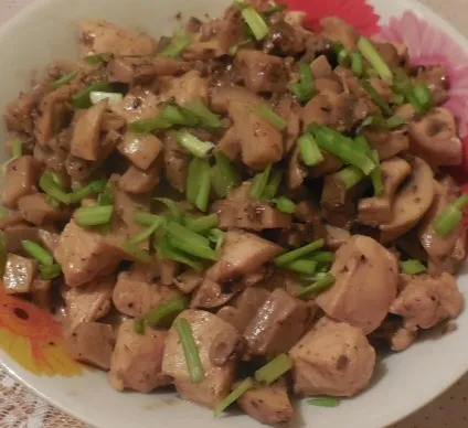 Курка тушкована з грибами або як приготувати рагу з курки - покроковий рецепт з фото (приготувати) Курка тушкована з грибами або як приготувати рагу з курки - покроковий рецепт з фото