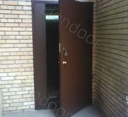 Купити металеві полуторні двері в москві