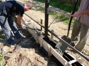 Стрічковий фундамент для забору як зробити своїми руками (своїми) Стрічковий фундамент для забору як зробити своїми руками
