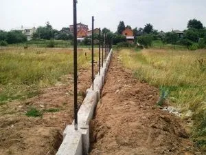 Стрічковий фундамент для забору як зробити своїми руками (стрічковий) Стрічковий фундамент для забору як зробити своїми руками