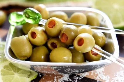 Мартіні з оливами - рецепт, історія та культура вживання (рецепт) Мартіні з оливами - рецепт, історія та культура вживання
