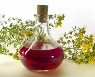 Масло звіробою застосування і користь (газу має яскраво-червоний) Масло звіробою застосування і користь