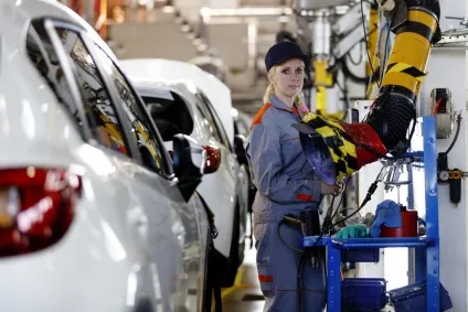 Mazda по-Владивостоцького як виробляють кросовери і седани на автозаводі sollers (PrimaMedia Олександр Хитров Автомобіль) Mazda по-Владивостоцького як виробляють кросовери і седани на автозаводі sollers