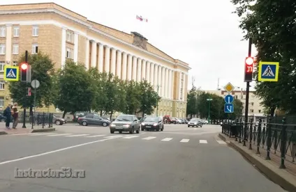 Місце зупинки при заборонному сигналі світлофора, інструктор 53 (світлофор) Місце зупинки при заборонному сигналі світлофора, інструктор 53