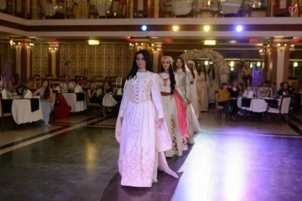 Модний показ «fashion show» в Дагестані як це було (show) Модний показ «fashion show» в Дагестані як це було