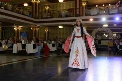 Модний показ «fashion show» в Дагестані як це було (fashion) Модний показ «fashion show» в Дагестані як це було