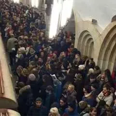 Москва, новини, на кільцевій лінії метро переривалося рух на рейки впала пасажирка (збій) Москва, новини, на кільцевій лінії метро переривалося рух на рейки впала пасажирка