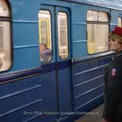 Москва, новини, на кільцевій лінії метро переривалося рух на рейки впала пасажирка (людини) Москва, новини, на кільцевій лінії метро переривалося рух на рейки впала пасажирка
