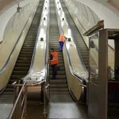 Москва, новини, на кільцевій лінії метро переривалося рух на рейки впала пасажирка (жінка) Москва, новини, на кільцевій лінії метро переривалося рух на рейки впала пасажирка