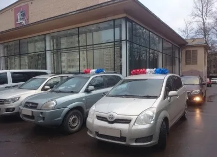 Чи можна прикрашати дах автомобіля мішурою у вигляді поліцейської мигалки (поліцейської) Чи можна прикрашати дах автомобіля мішурою у вигляді поліцейської мигалки