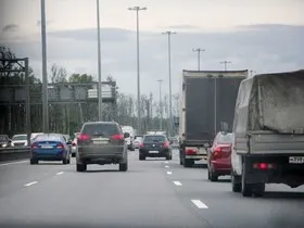 На кад зібралася багатокілометрова пробка (скупчилася) На кад зібралася багатокілометрова пробка