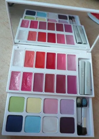 Набір косметики make-up kit від vov - відгуки, фото і ціна (професійна косметика) Набір косметики make-up kit від vov - відгуки, фото і ціна
