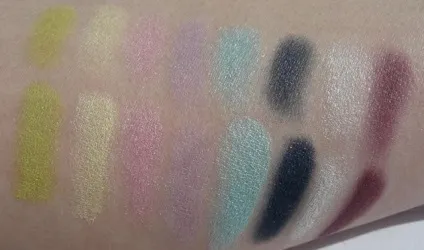 Набір косметики make-up kit від vov - відгуки, фото і ціна (компактні (сухі) тіні) Набір косметики make-up kit від vov - відгуки, фото і ціна