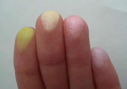 Набір косметики make-up kit від vov - відгуки, фото і ціна (компактні (сухі) тіні) Набір косметики make-up kit від vov - відгуки, фото і ціна