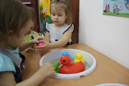 Організація предметно-розвиваючого середовища в ясельної групи як умова плавної адаптації дитини в (середовища) Організація предметно-розвиваючого середовища в ясельної групи як умова плавної адаптації дитини в