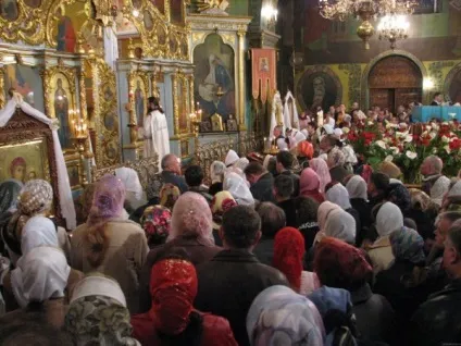 Про стоянні в церкві, про кадіння і про те, як ставити свічки і брати просфору (ставити) Про стоянні в церкві, про кадіння і про те, як ставити свічки і брати просфору