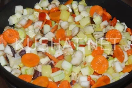 Овочеве рагу з картоплею, баклажанами і кабачками (баклажанами) Овочеве рагу з картоплею, баклажанами і кабачками
